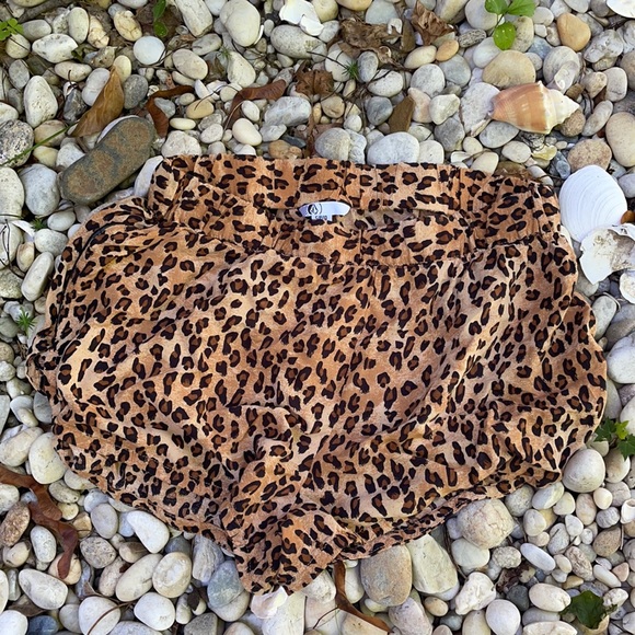 Volcom Pants - Volcom Cheetah Print Shorts🐆